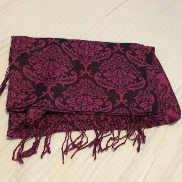 Scarf - Picture 1 of 3